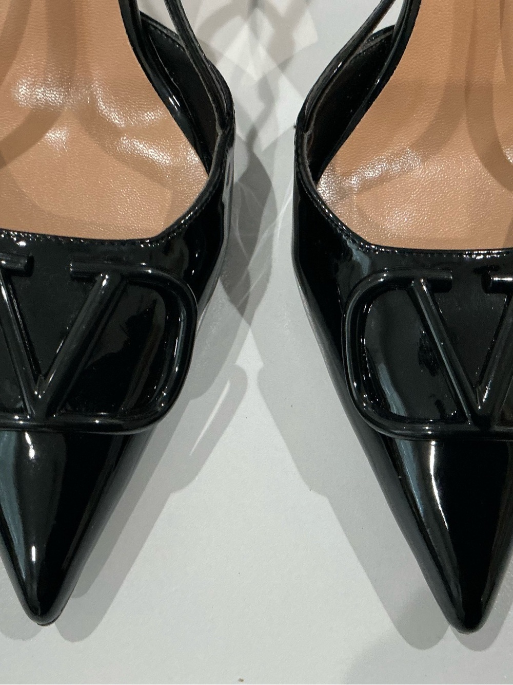 Valentino Garavani VLogo patent leather sling back pumps black EU41 US10.5 to 11 - Picture 2 of 12